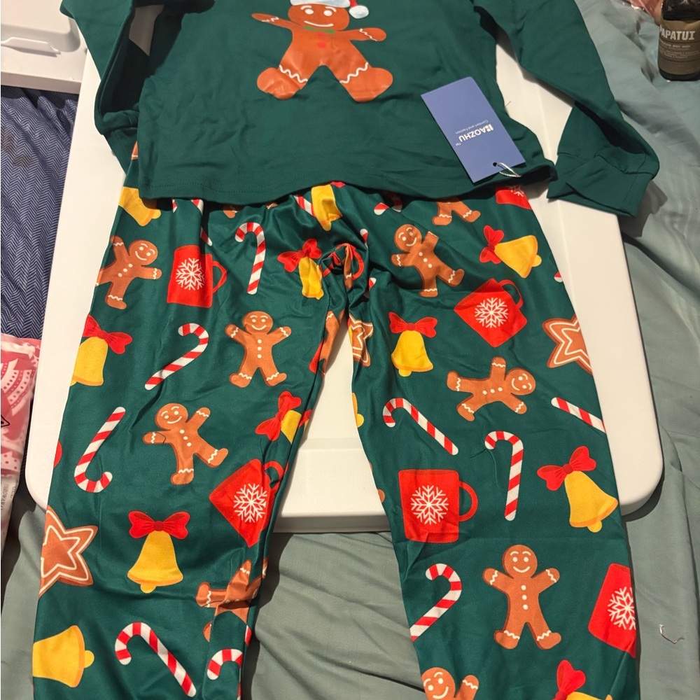 Wonder Nation Festive Green Gingerbread Pajama Set